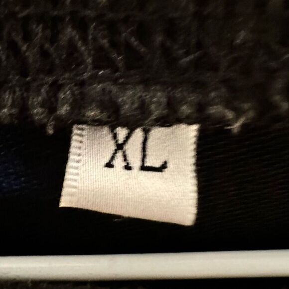 Yellowstone Distressed Logo Graphic Fleece Lined Pullover Sweatshirt Black XL - Picture 2 of 4